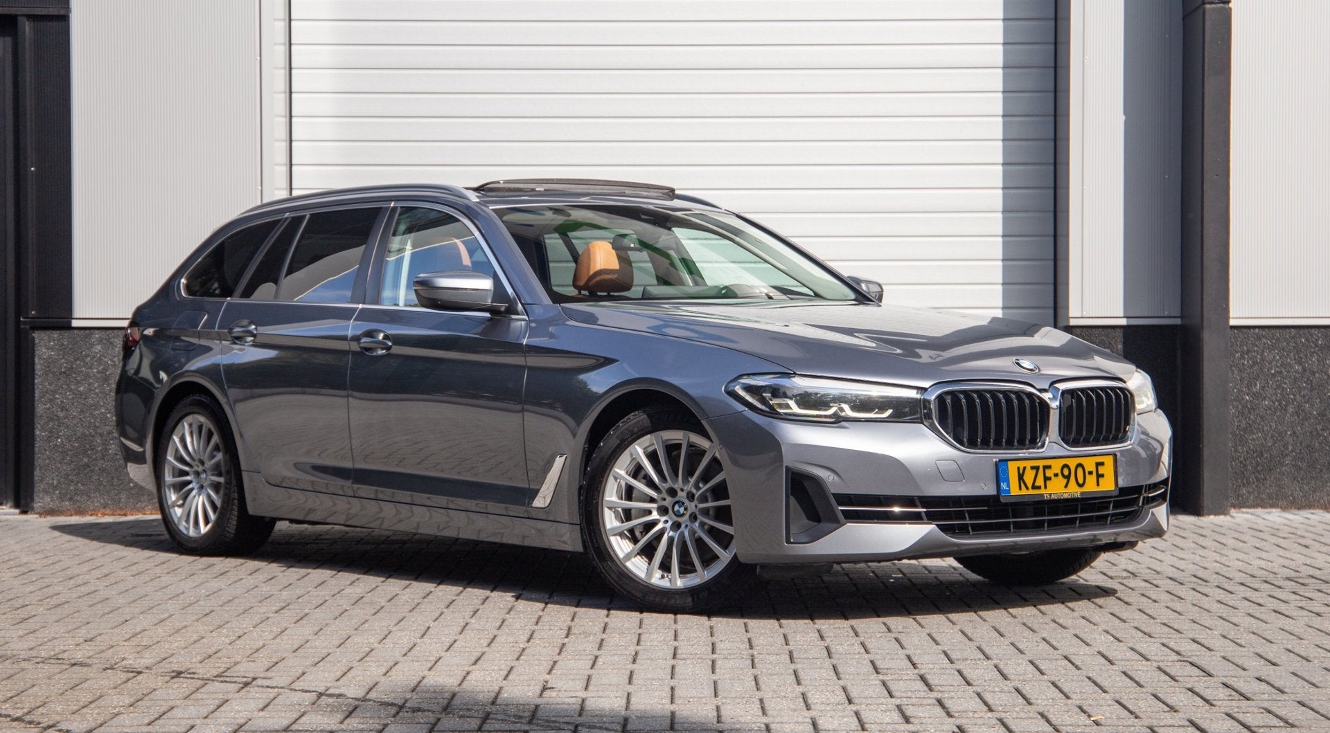BMW 5-serie Touring 530e Business Edition Plus / Pano / Trek, Auto's, Achterwielaandrijving, Gebruikt, 4 cilinders, Parkeerassistent