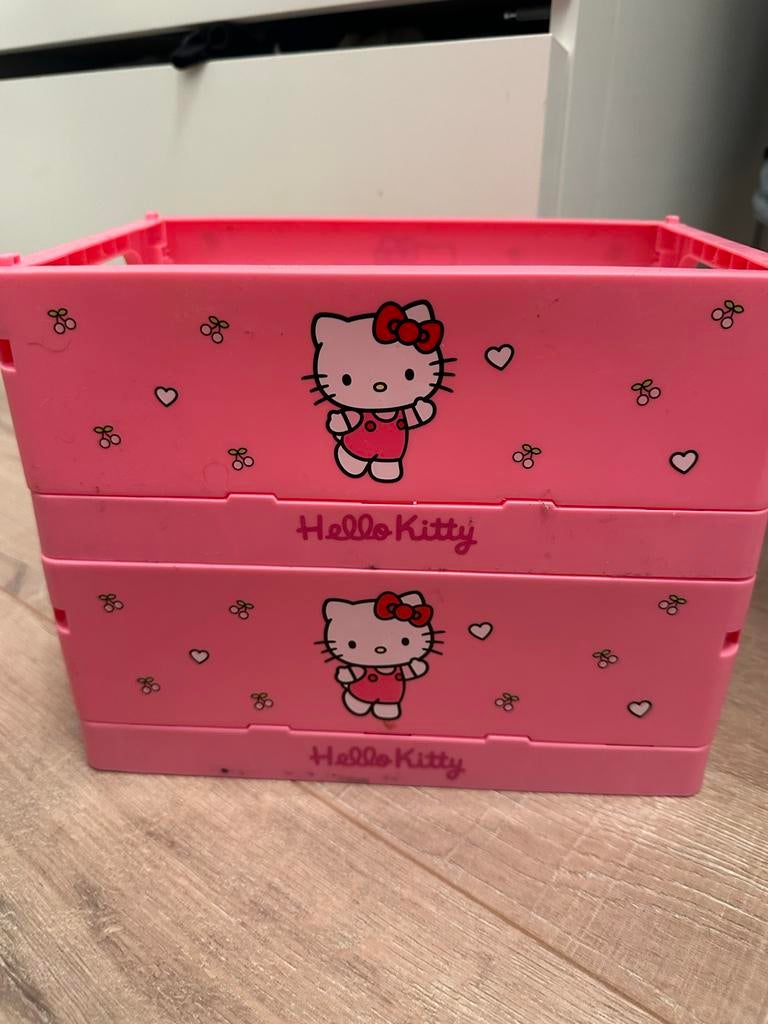 Hello Kitty prullenbakje en roze kratjes, Kunststof, Gebruikt, Ophalen of Verzenden, Minder dan 10 liter