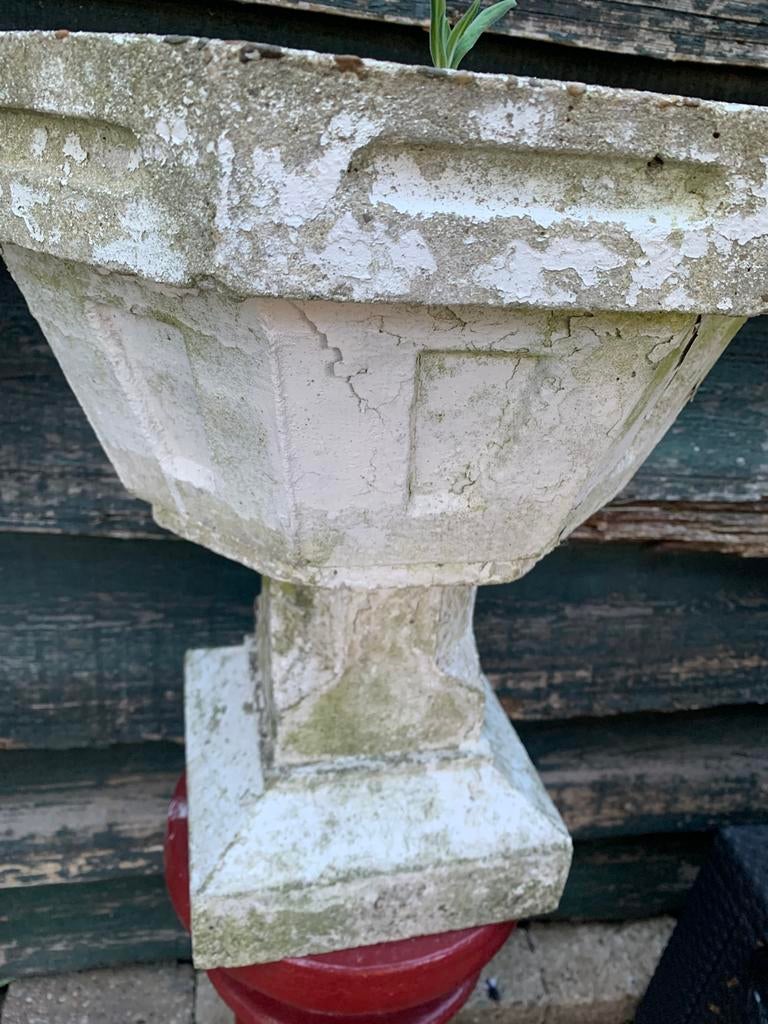 Betonnen bloempot op voetstuk 2 stuks, Ophalen