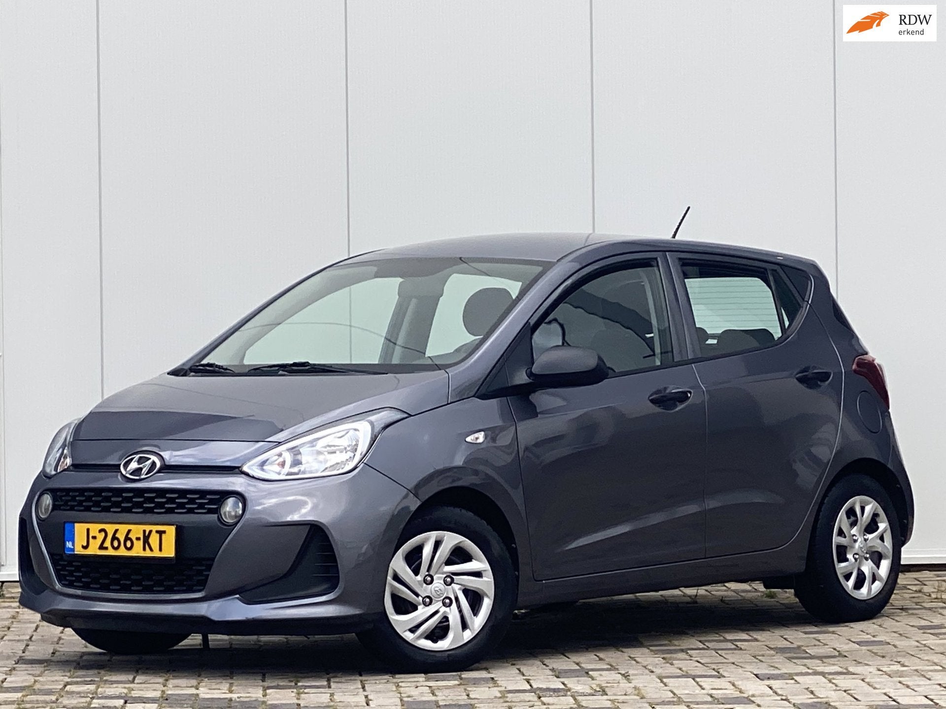 Hyundai I10 1.0i i-Motion Comfort 5 DEURS AIRCO NIEUWE DISTR, Auto's, Dealer onderhouden, Gebruikt, Bedrijf, Handgeschakeld