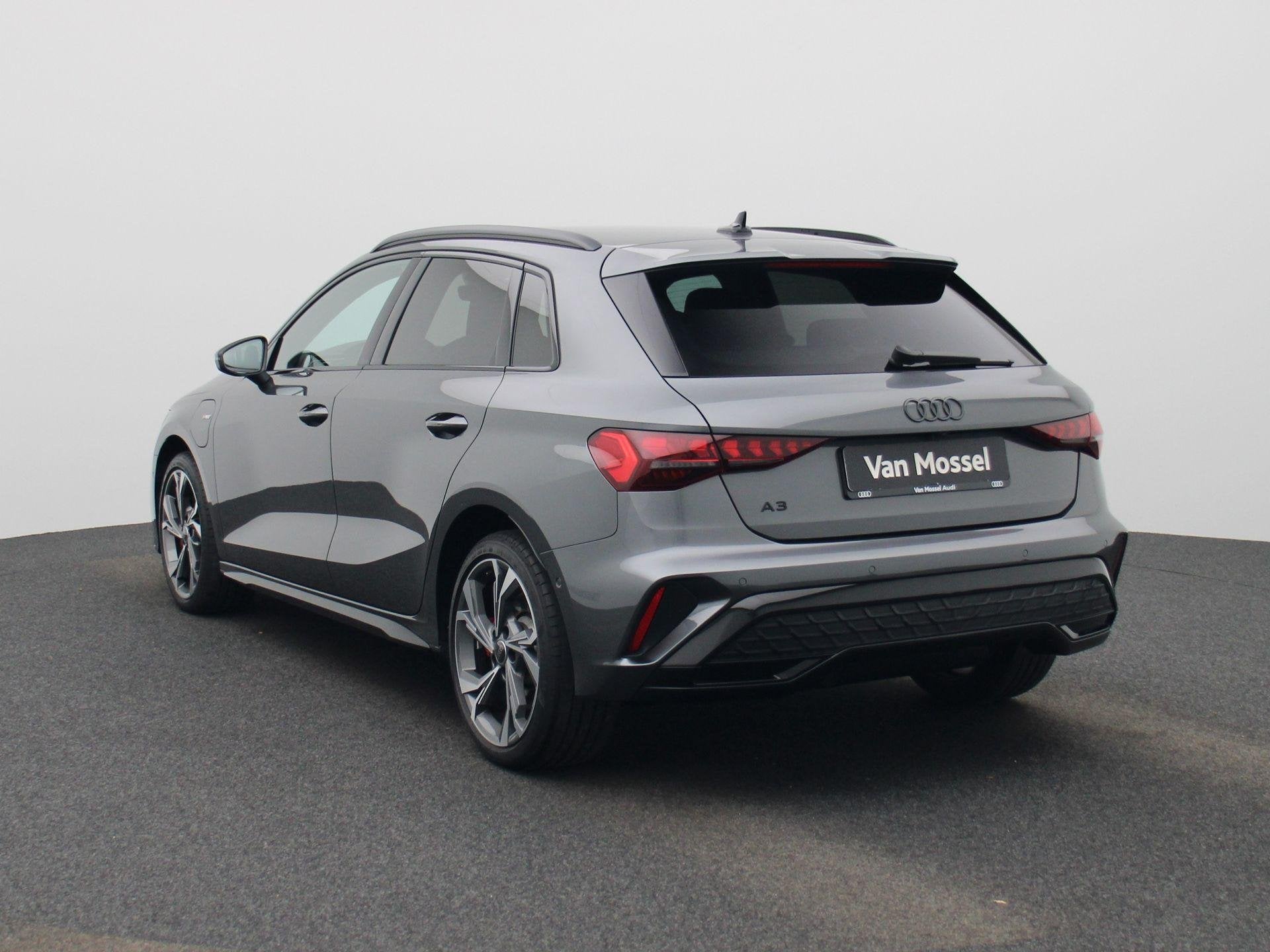 Audi A3 Sportback 45 TFSI e S edition Competition 272 PK | S, Auto's, Audi, 12 maanden, 4 cilinders, 150 min, Leder en Stof