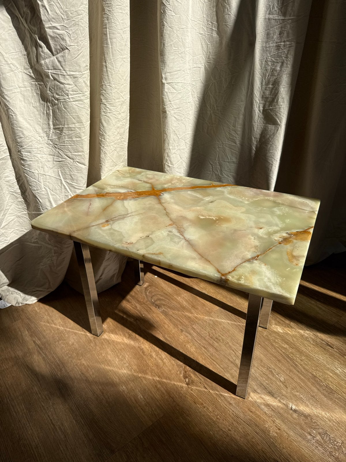 Groene Onyx Marmeren Bijzettafel met Chromen Poten, Minder dan 55 cm, Gebruikt, Ophalen of Verzenden, Rechthoekig