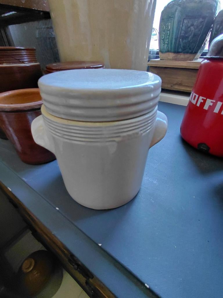 Oude Franse Grespot gres pot met deksel, Ophalen