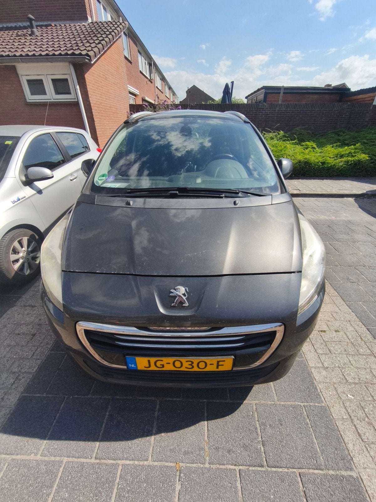 Peugeot 5008 1.2 Puretech 96KW 2016 Grijs, Voorwielaandrijving, Stof, Euro 6, 700 kg