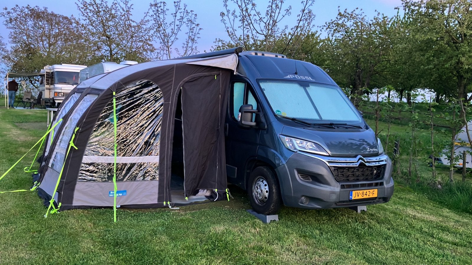 Mooie Kampa Rally Air Pro260 opblaasbare voortent, Ophalen, Zo goed als nieuw