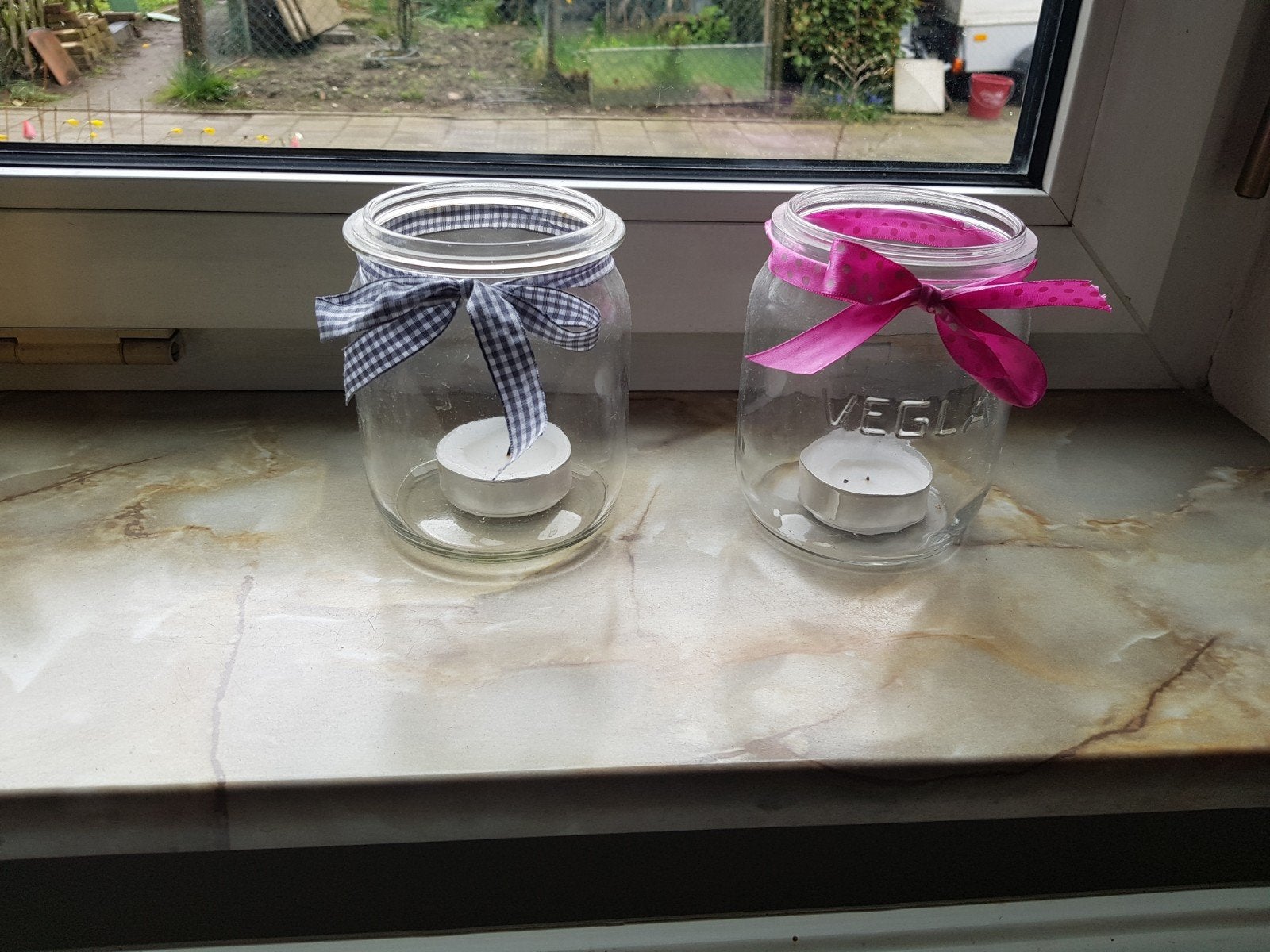 Decoratieve glazen potjes met lint - set van 2, Ophalen, Overige materialen, Gebruikt, Grijs