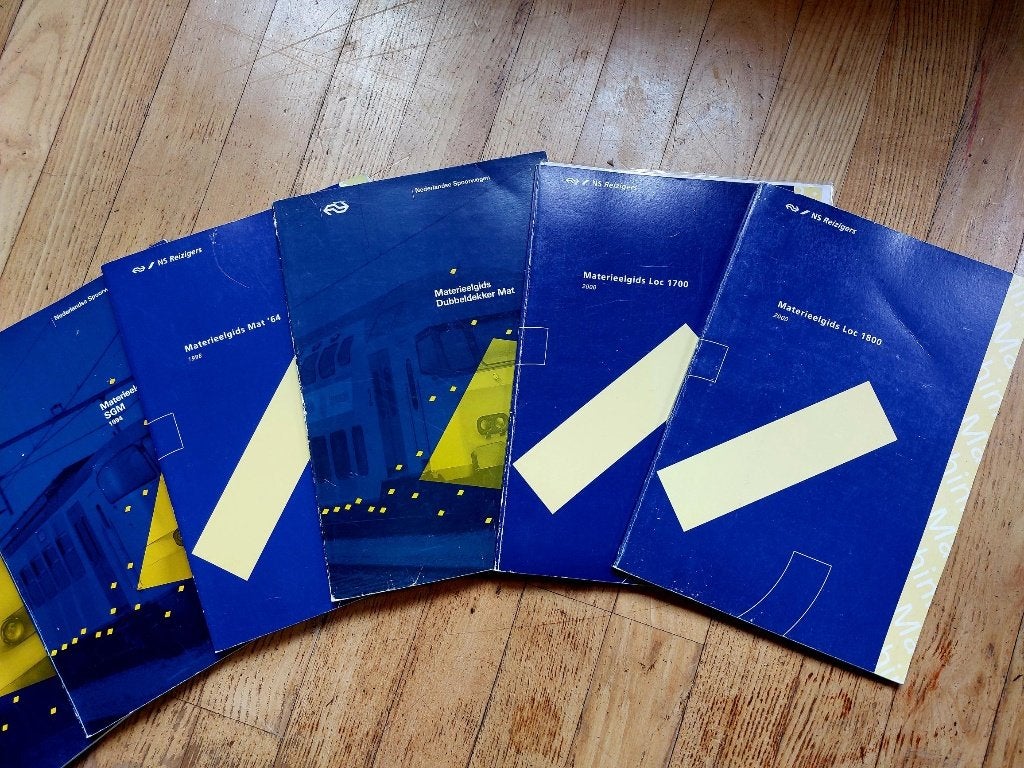 Serie materieelgidsen, Verzamelen, Spoorwegen en Tramwegen, Zo goed als nieuw, Trein, Boek of Tijdschrift, Ophalen
