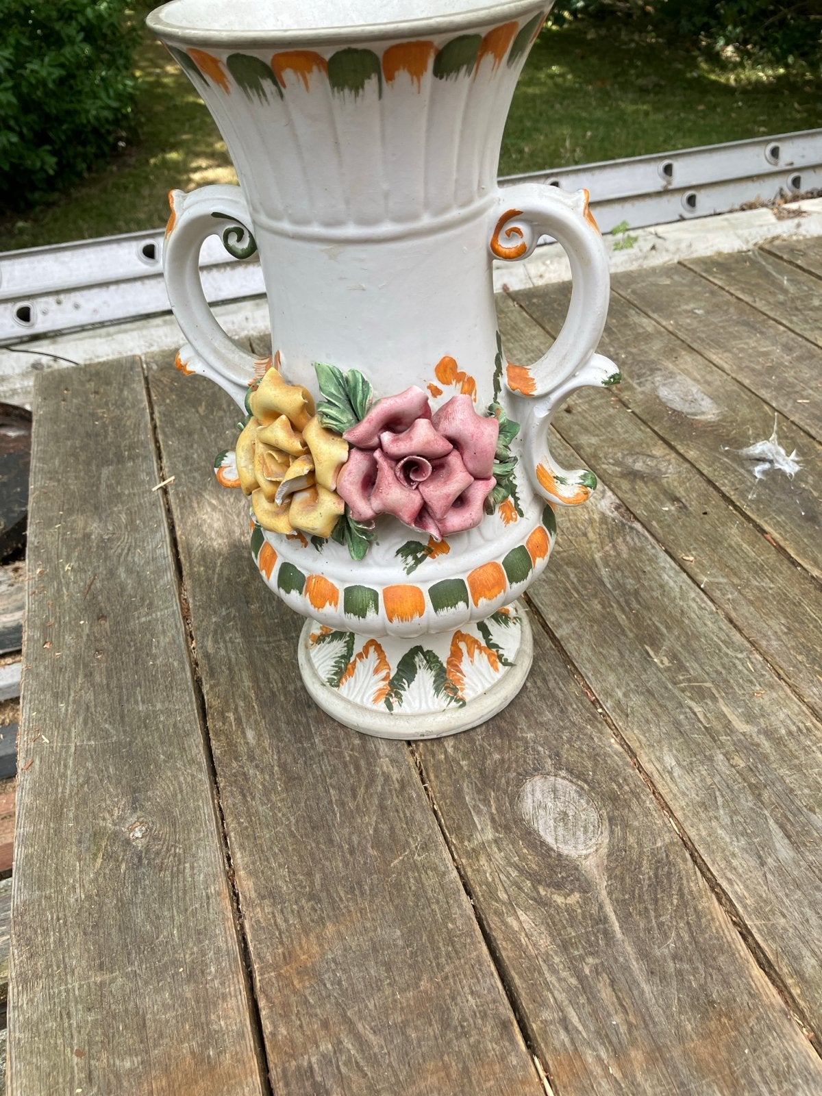 Vintage Bassano vaas met rozen en handvatten, Antiek en Kunst, Antiek | Vazen, Ophalen