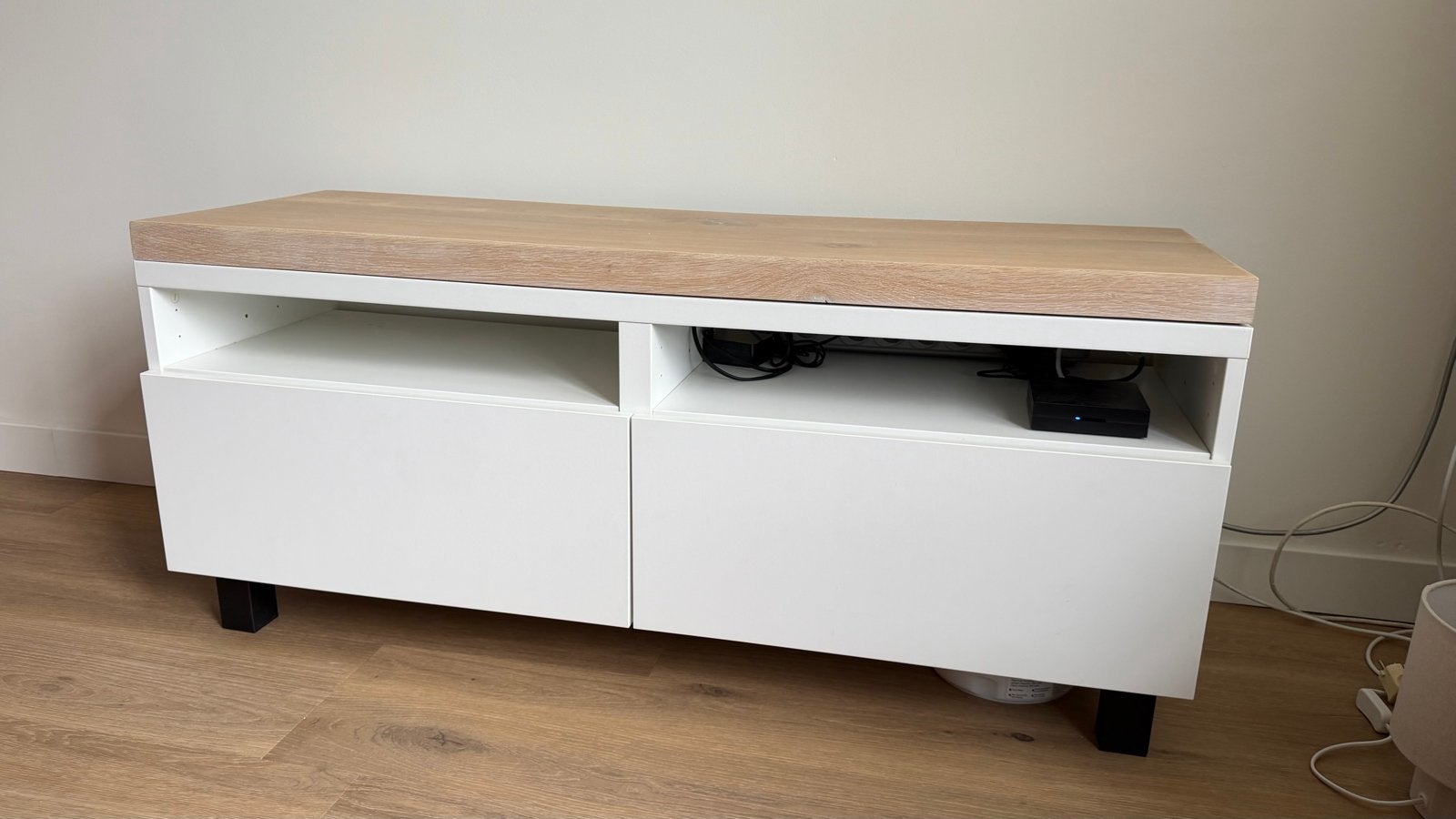 Besta Ikea wit tv-meubel met eikenhouten blad 120x40x53