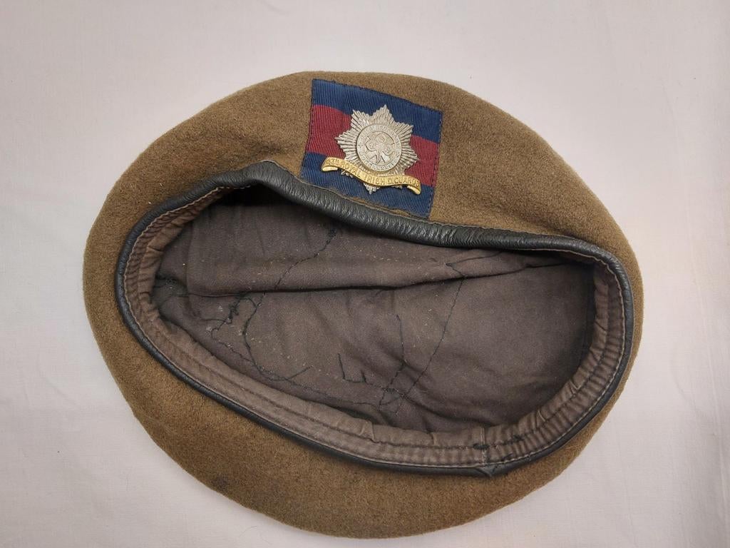 Britse Engelse WW2 Wo2 baret 4th Royal Irish Dragoon Guards, Verzamelen, Ophalen of Verzenden, Engeland, Helm of Baret