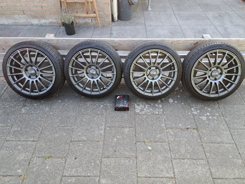 4 nieuwe 17 Inch banden met OZ velgen, Auto-onderdelen, Ophalen, Velg(en), Nieuw, 17 inch
