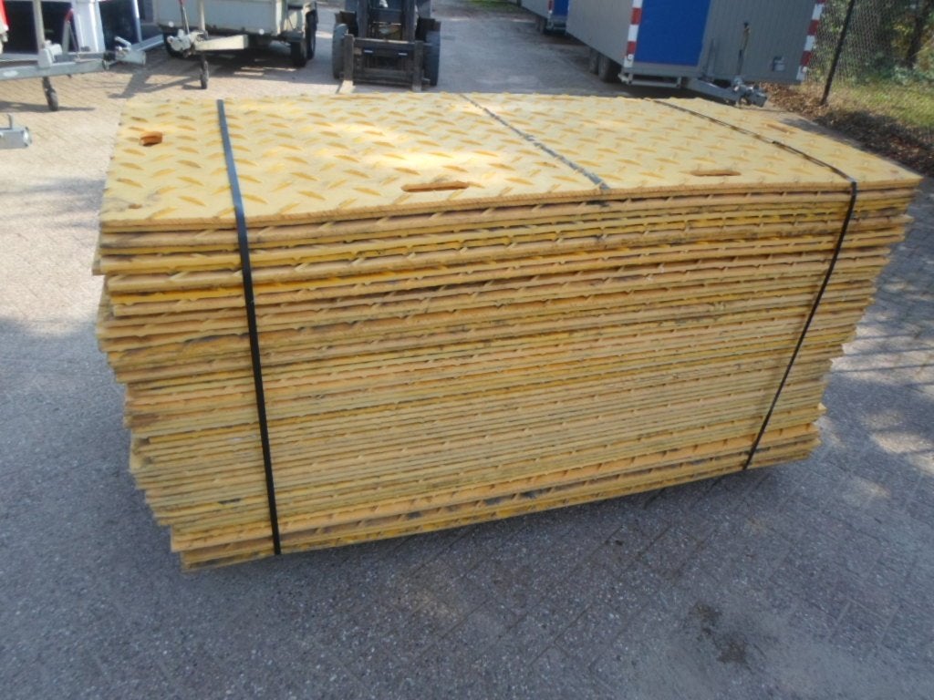 Te huur aangeboden Kunststof rijplaten, Doe-het-zelf en Verbouw, Ophalen of Verzenden, Gebruikt, Overige materialen, 20 tot 50 mm