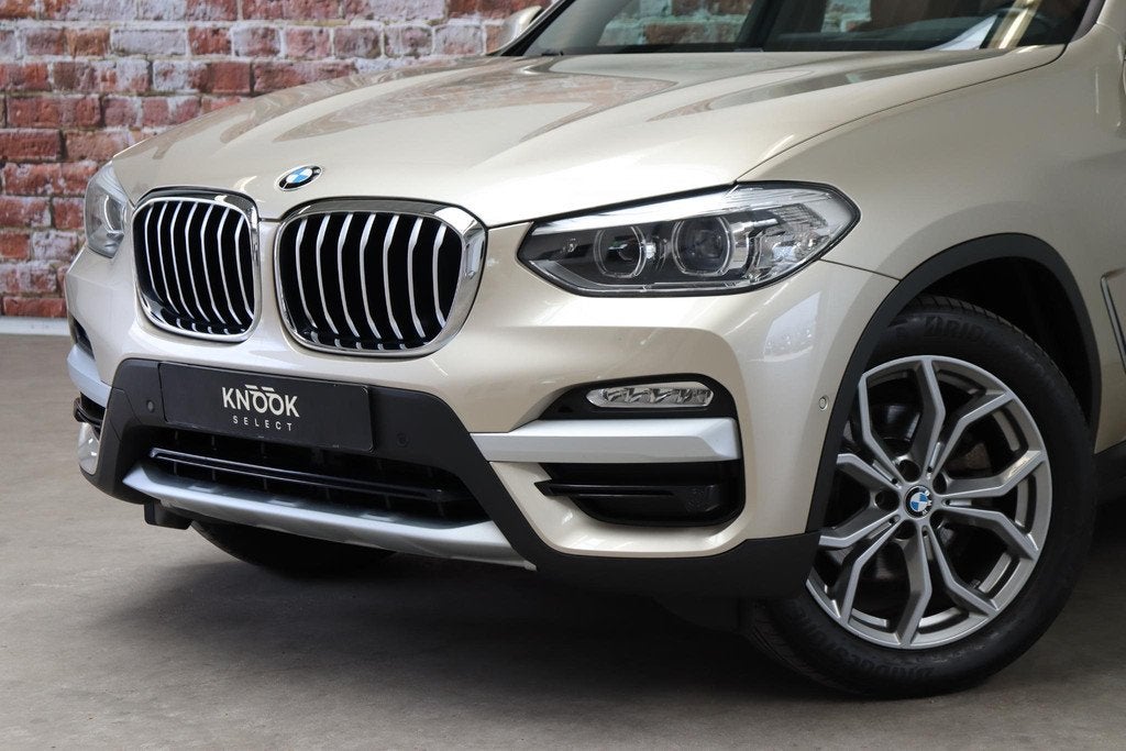 BMW X3 xDrive20i High Executive xLine Automaat / Navigatie P, Auto's, BMW, 1998 cc, Gebruikt, 4 cilinders, 2000 kg