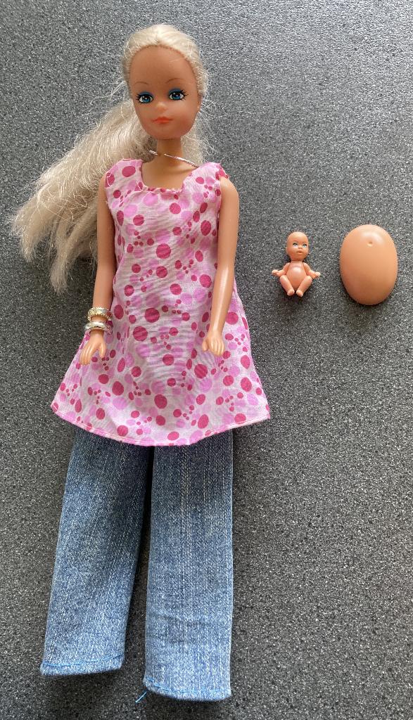 zwangere Barbie zgan, Kinderen en Baby's, Speelgoed | Poppen, Ophalen of Verzenden, Zo goed als nieuw, Barbie
