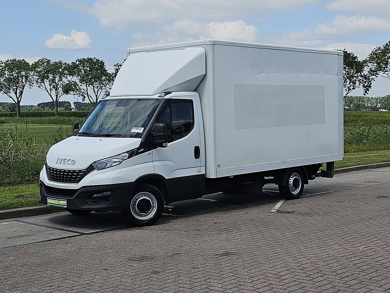 IVECO DAILY 35S14       bakwagen laadklep!, Auto's, Automaat, 136 pk, Gebruikt, Euro 6