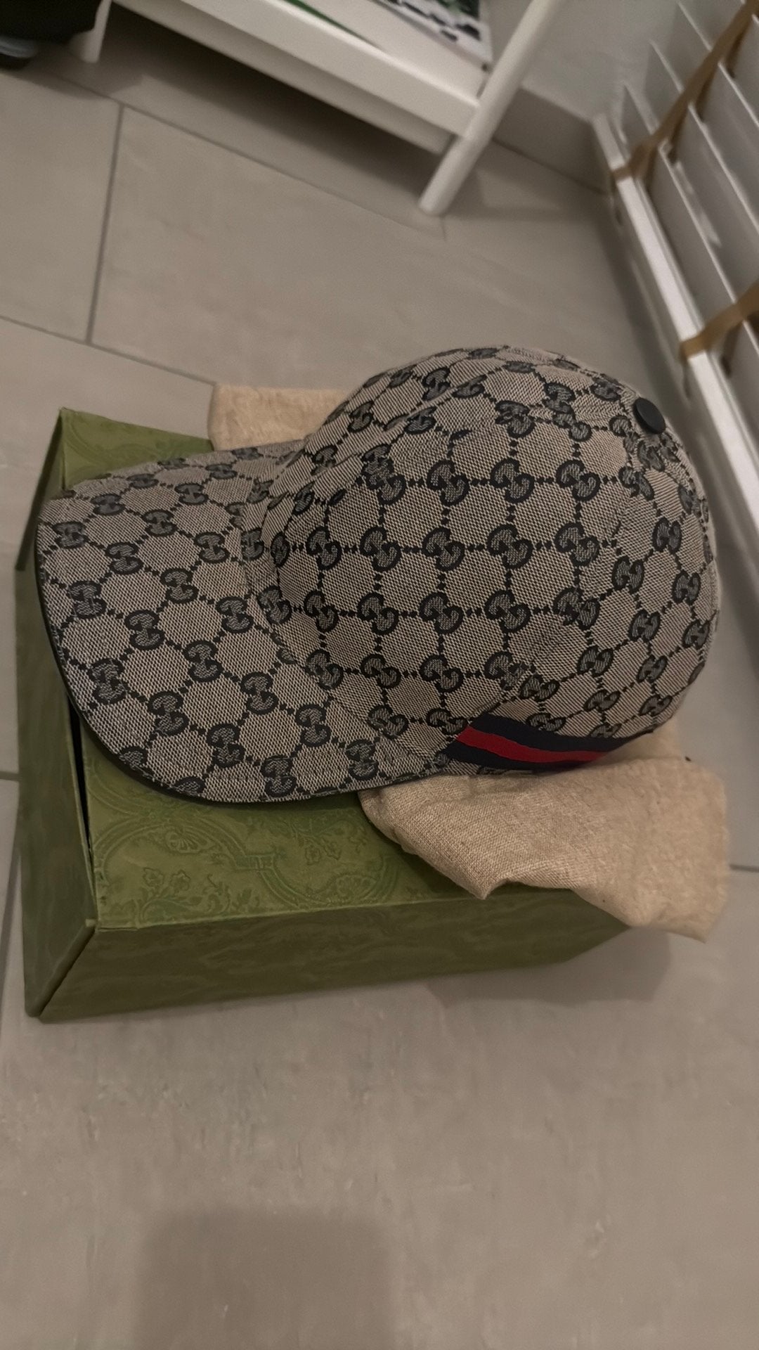 Echte gucci pet limited edition zeldzaam, Kleding | Heren, Ophalen of Verzenden, Nieuw, 57 cm (M, 7⅛ inch) of minder, Pet