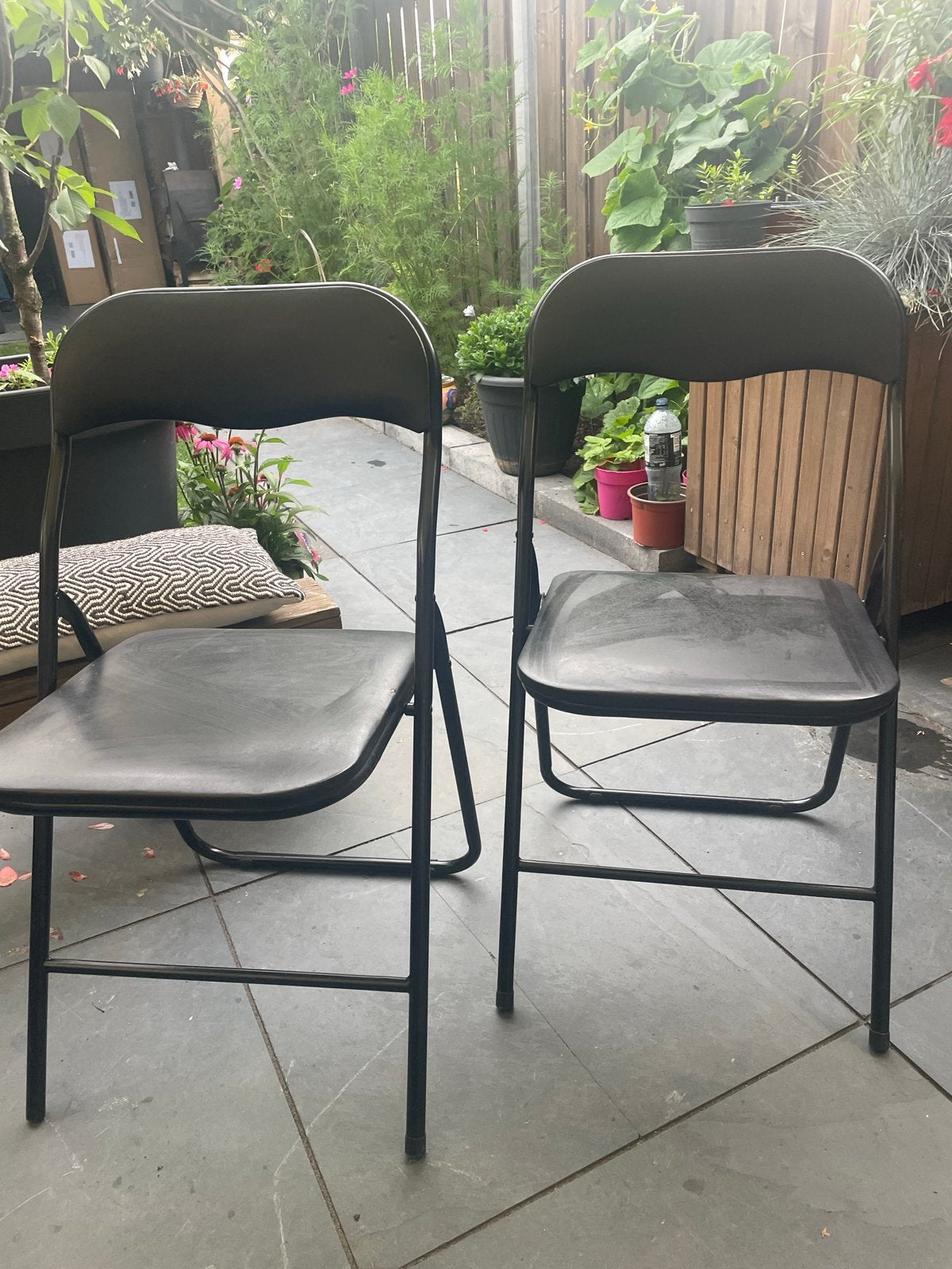 2 zwarte metalen klapstoelen, Ophalen, Gebruikt, Twee, Zwart