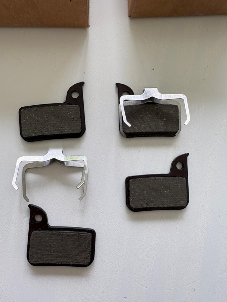 2 sets SRAM SRAM SMALL ASYMMETRIC brake pads organic, Remmen, Overige materialen, Nieuw, Racefiets