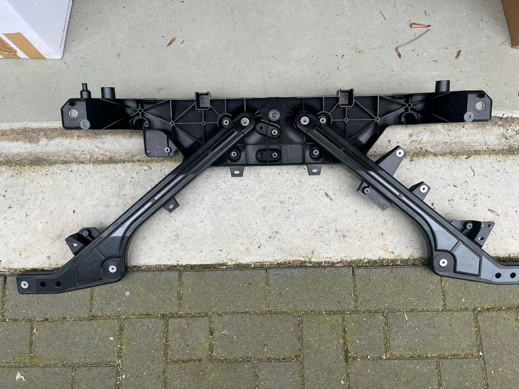 Tesla Model Y voorfront 1498139-00-B