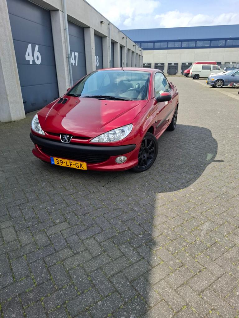 Peugeot 206 1.6 16V CC 2003 Rood, Voorwielaandrijving, Stof, Zwart, 4 cilinders