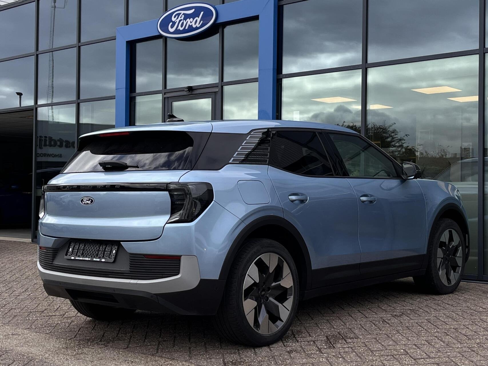 Ford Explorer Premium Extended Range AWD 79 kWh Warmtepomp S, Automaat, Dealer onderhouden, Zwart, Met garantie (alle)