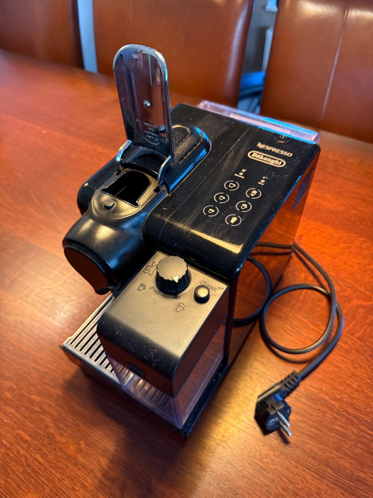 Nespresso De'Longhi EN550.B Lattissima Touch Koffiemachine, Gebruikt, Koffiemachine, Ophalen of Verzenden, 2 tot 4 kopjes
