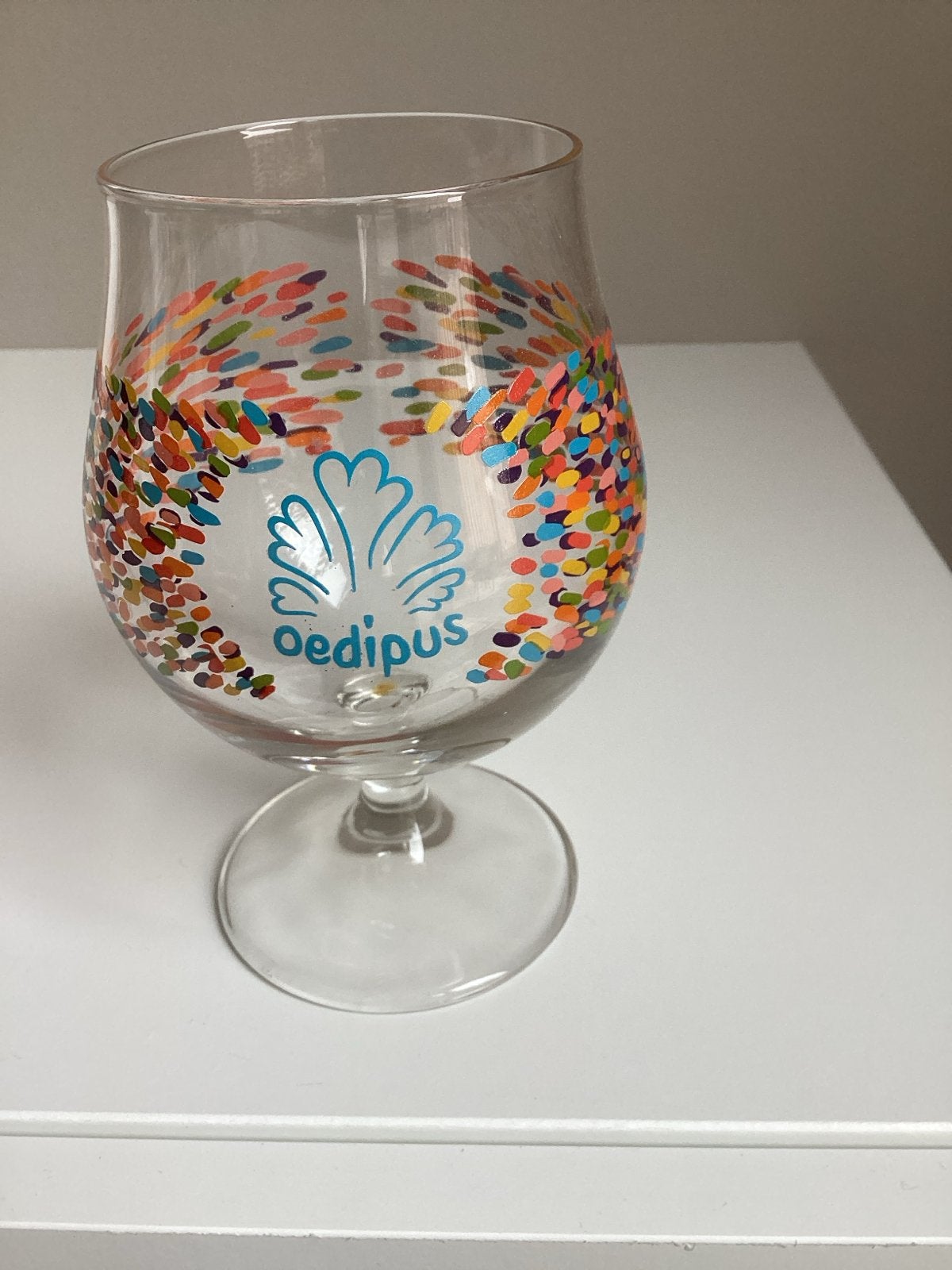Oedipus bierglas met kleurrijk design, Glas of Glazen, Overige merken, Ophalen of Verzenden, Modern