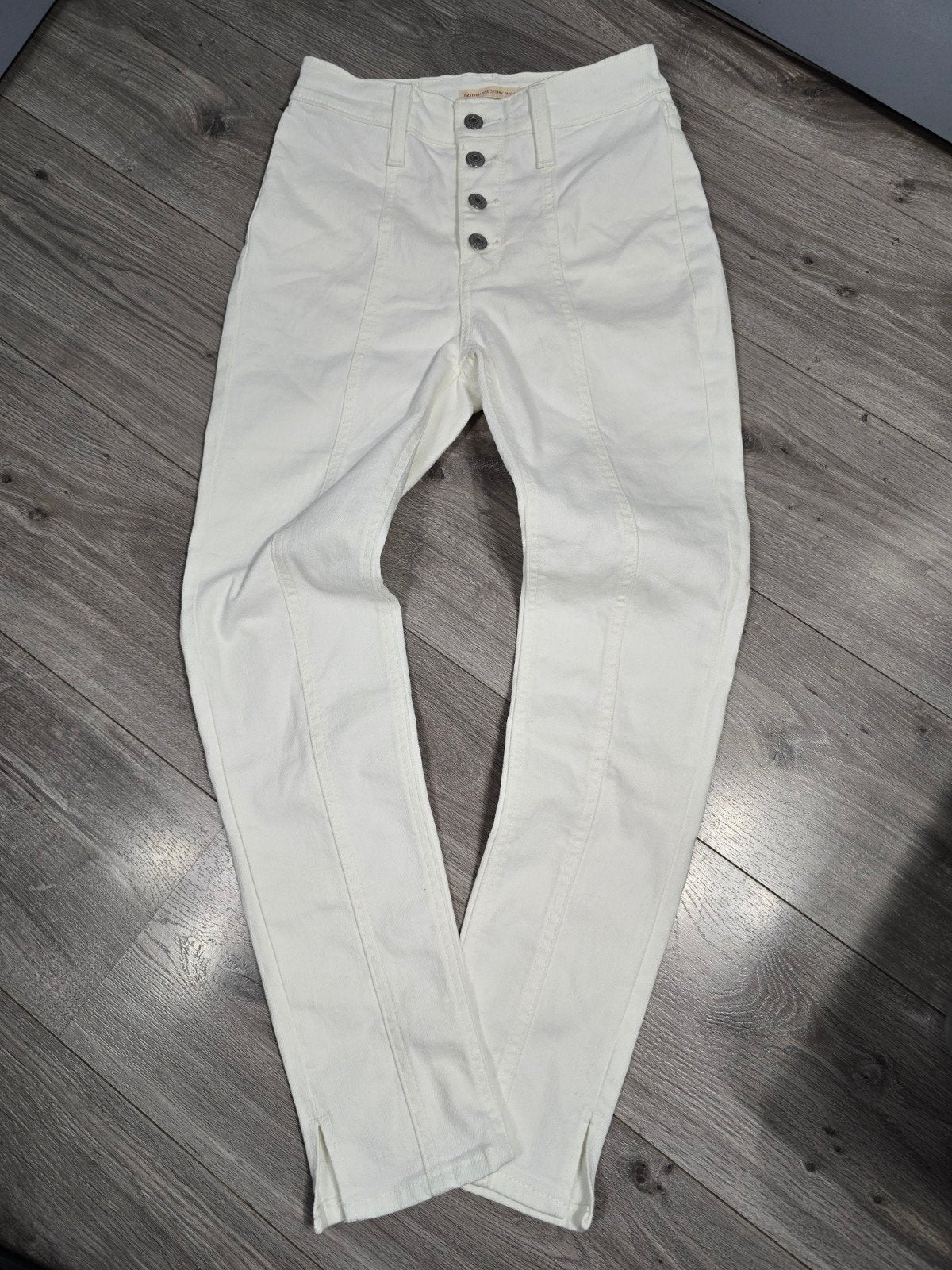 Wit dames broek Levi's, maat W27, Nieuw (PC5), Wit, Nieuw, Ophalen of Verzenden, Maat 34 (XS) of kleiner