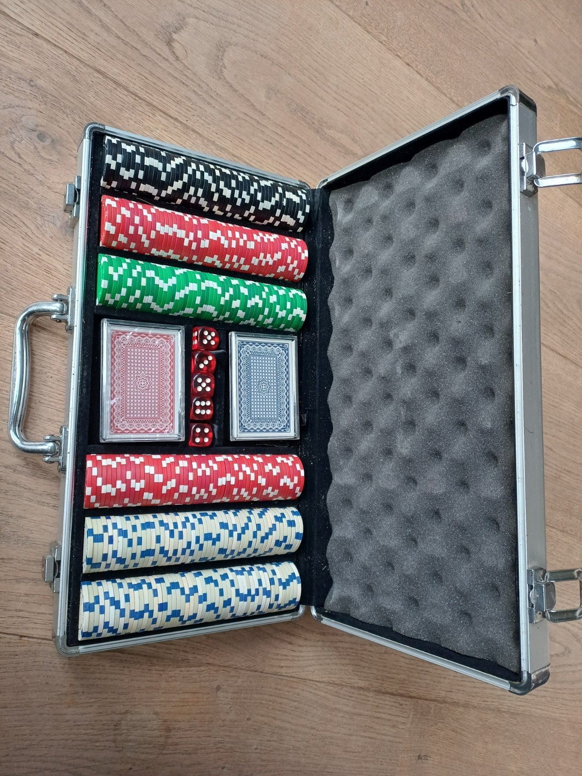 Pokerset in aluminium koffer - Dewar's 12 Special Reserve, Drie of vier spelers, Ophalen of Verzenden, Gebruikt, Onbekend