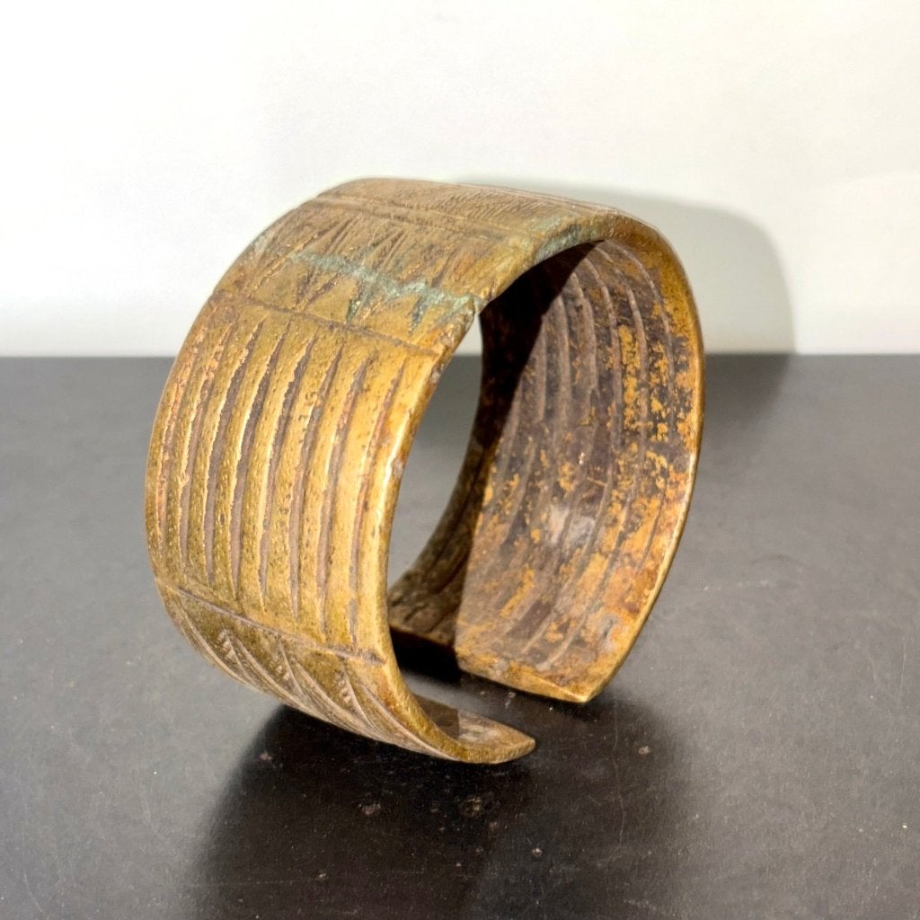 Engraved bronze cuff bracelet – African tribal art, Sieraad, Afrika, Goud, Ophalen of Verzenden