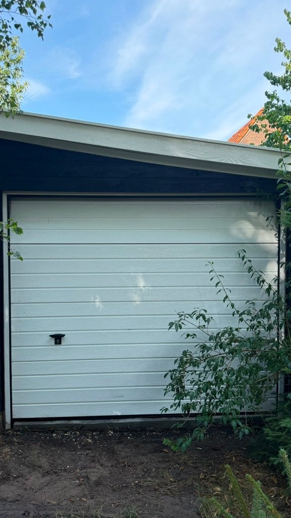 Garagedeur met fraaie houtnerfstructuur, Ophalen, Kunststof, Gebruikt, Garagedeur