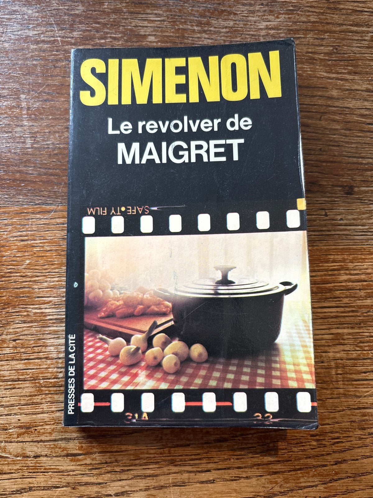Simenon - Le revolver de Maigret (Boek), Boeken, Ophalen of Verzenden, Gelezen
