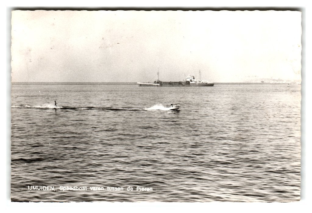 IJmuiden, Speedboat varen tussen de Pieren, Verzenden, 1960 tot 1980, Gelopen, Noord-Holland