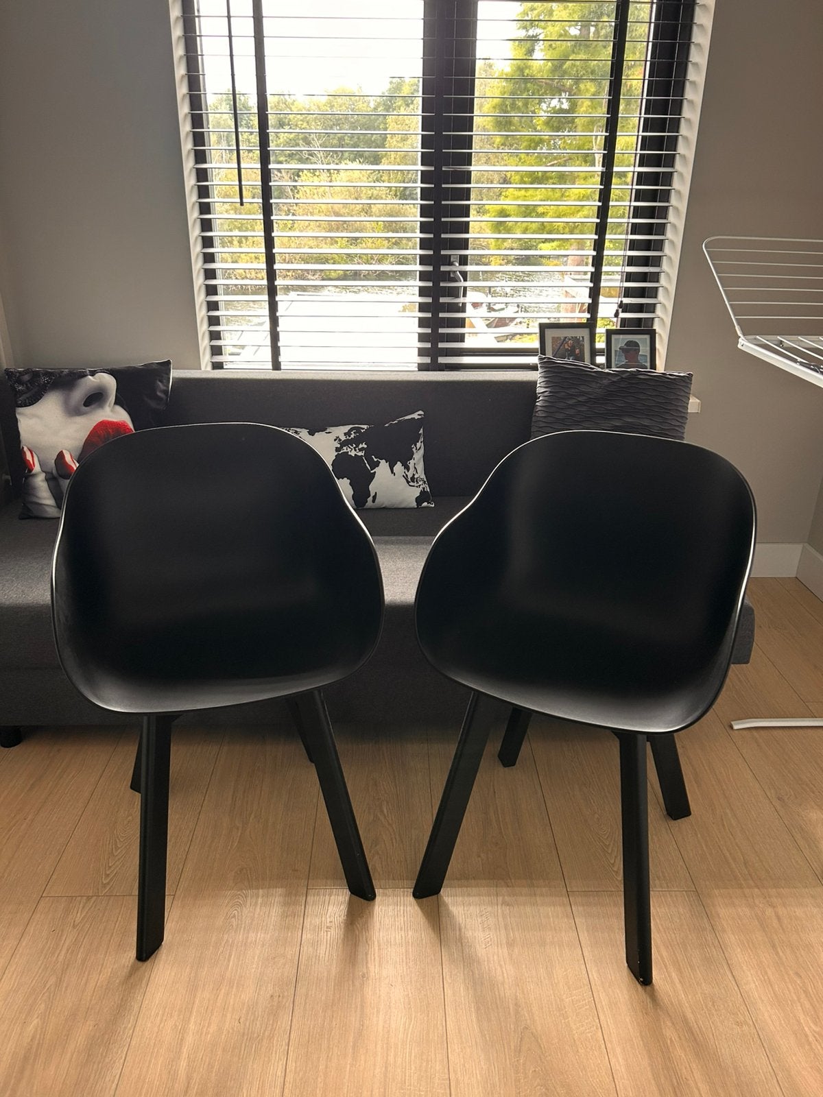 Zwarte kuipstoelen 15 euro per stuk, Huis en Inrichting, Ophalen of Verzenden, Zo goed als nieuw, Zwart, Twee