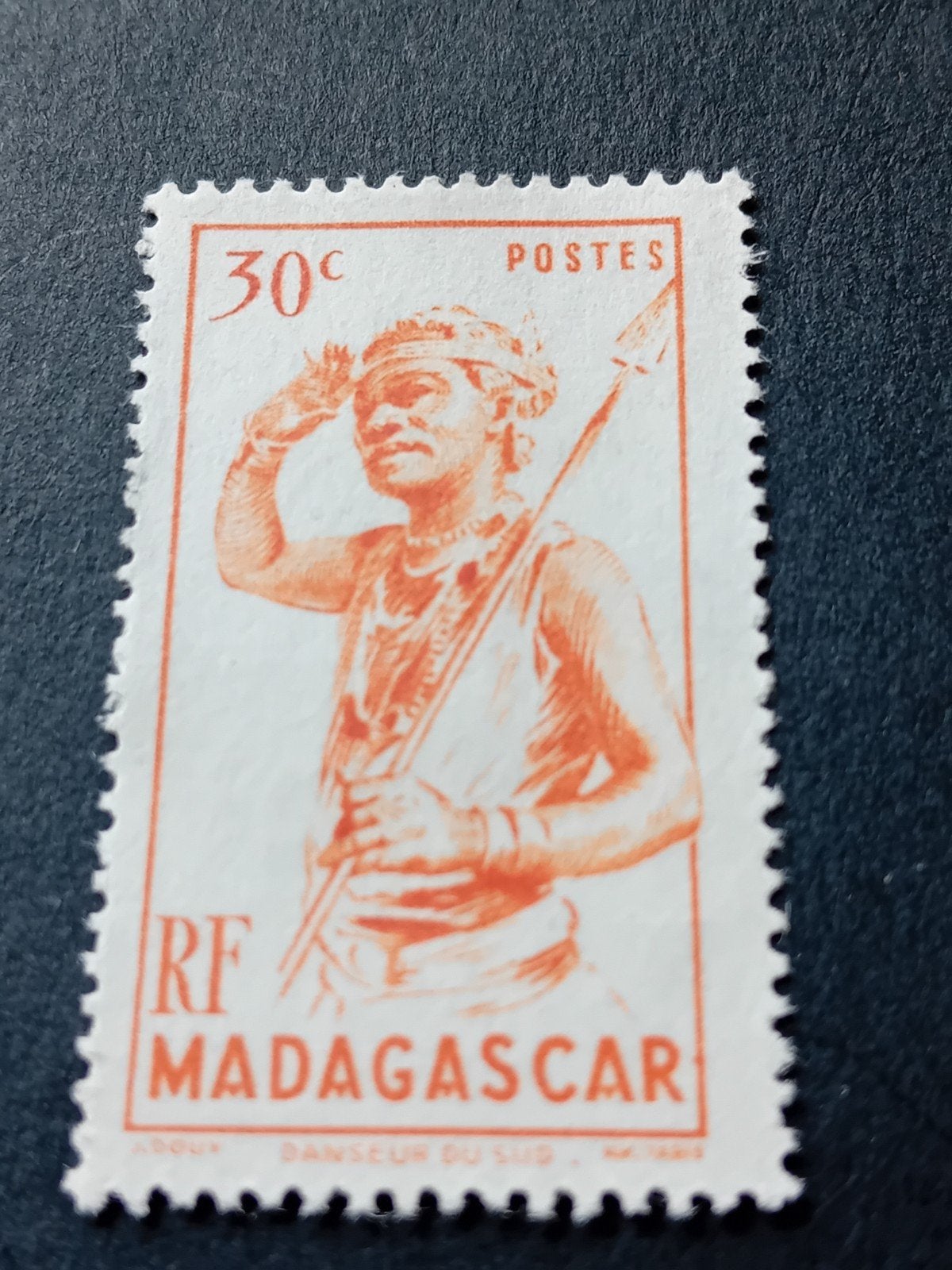 Postzegel Madagaskar 30c Postes - Danseur du Sud, Ophalen of Verzenden, Overige landen