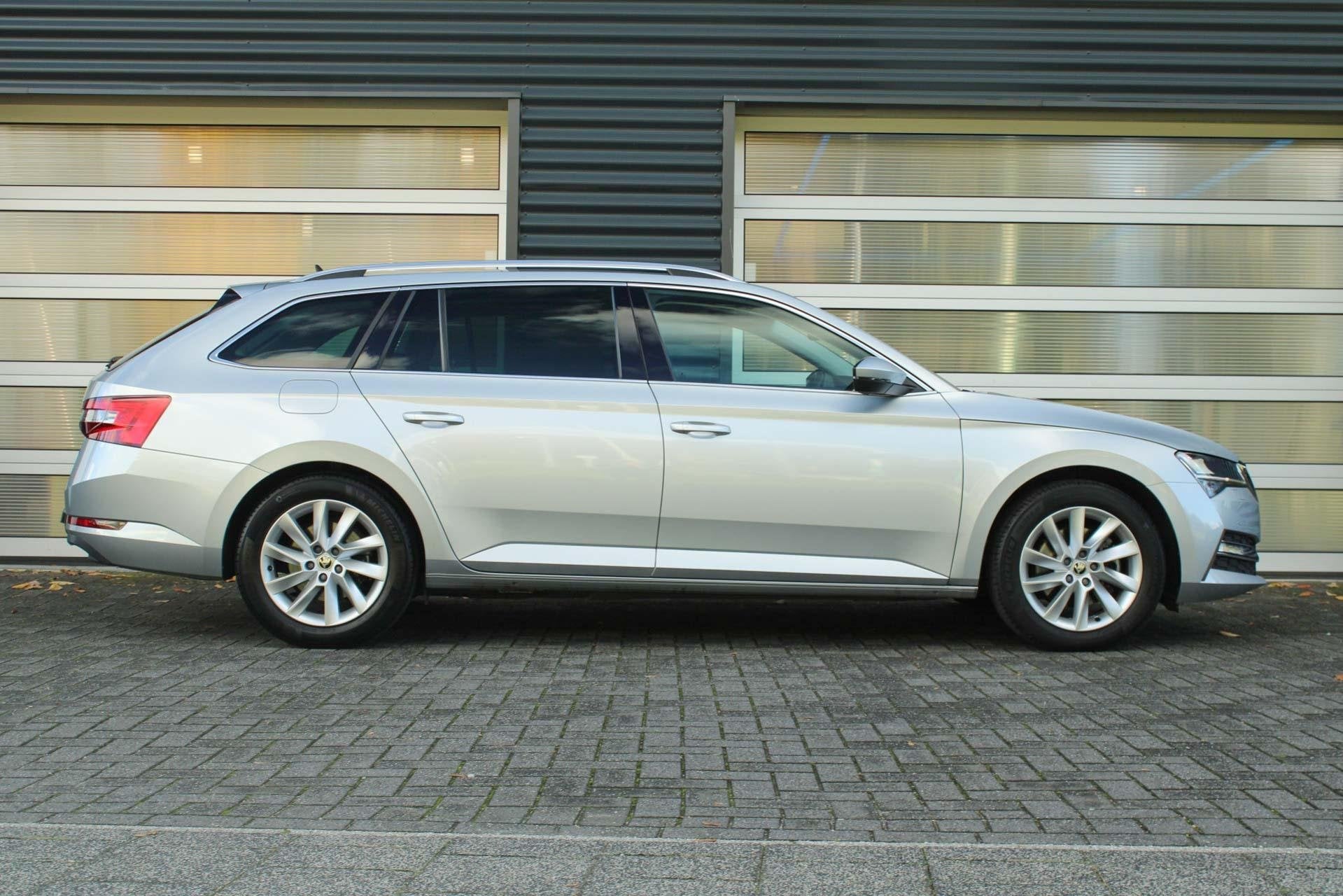 Skoda Superb Combi 1.4 TSI 218pk DSG iV Business Edition Plu, Auto's, 12 maanden, Stof, Gebruikt, 4 cilinders
