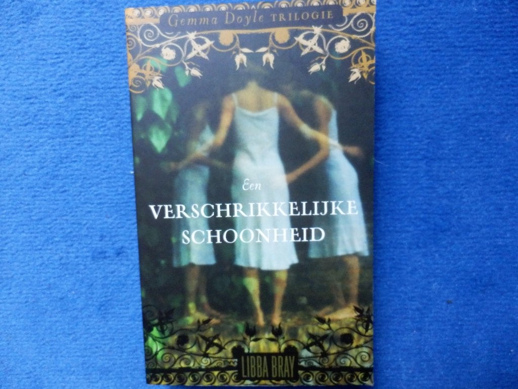 Een verschrikkelijke schoonheid - Libba Bray, Ophalen of Verzenden, Zo goed als nieuw, Libba bray