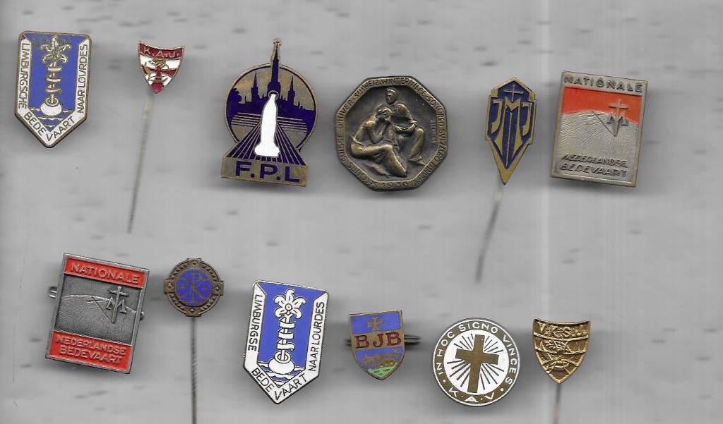 GODSDIENST RELIGIE VERSCHILLENDE SPELDEN, Verzamelen, Speldjes, Pins en Buttons, Ophalen of Verzenden, Gebruikt, Overige onderwerpen