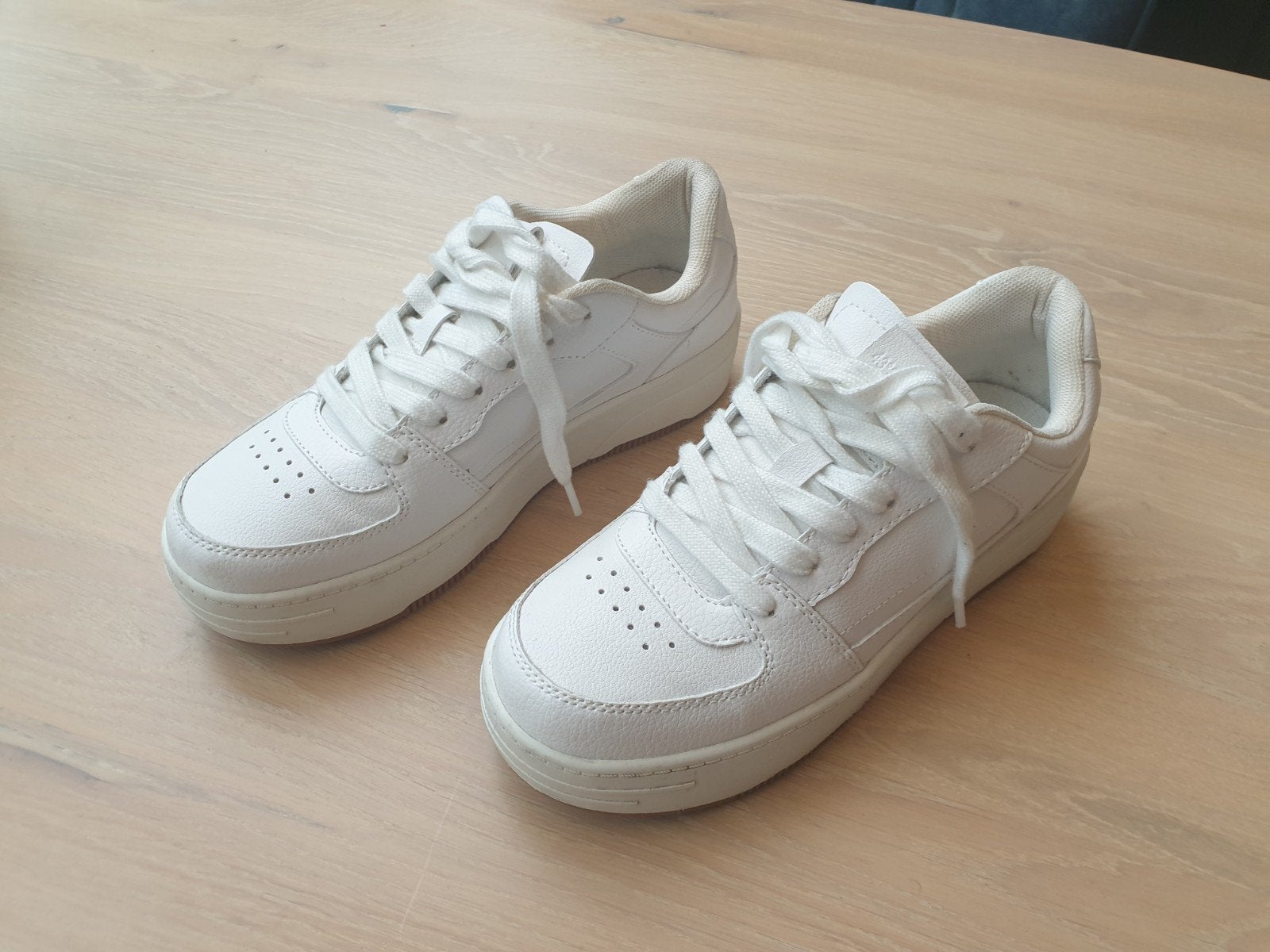 Pull&Bear Witte Sneakers Maat 36, Kleding | Dames, Schoenen, Zo goed als nieuw, Sneakers of Gympen, Wit, Ophalen of Verzenden