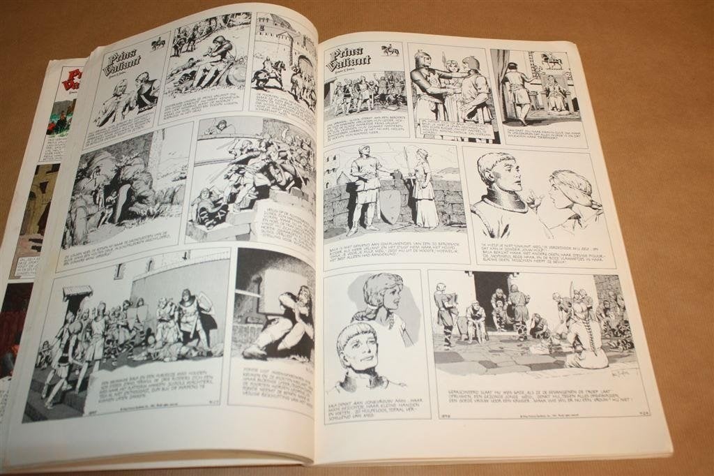 Prins Valiant — Hal Foster, Ridderstrip Koning Arthur, Eén stripboek, Ophalen of Verzenden, Gelezen