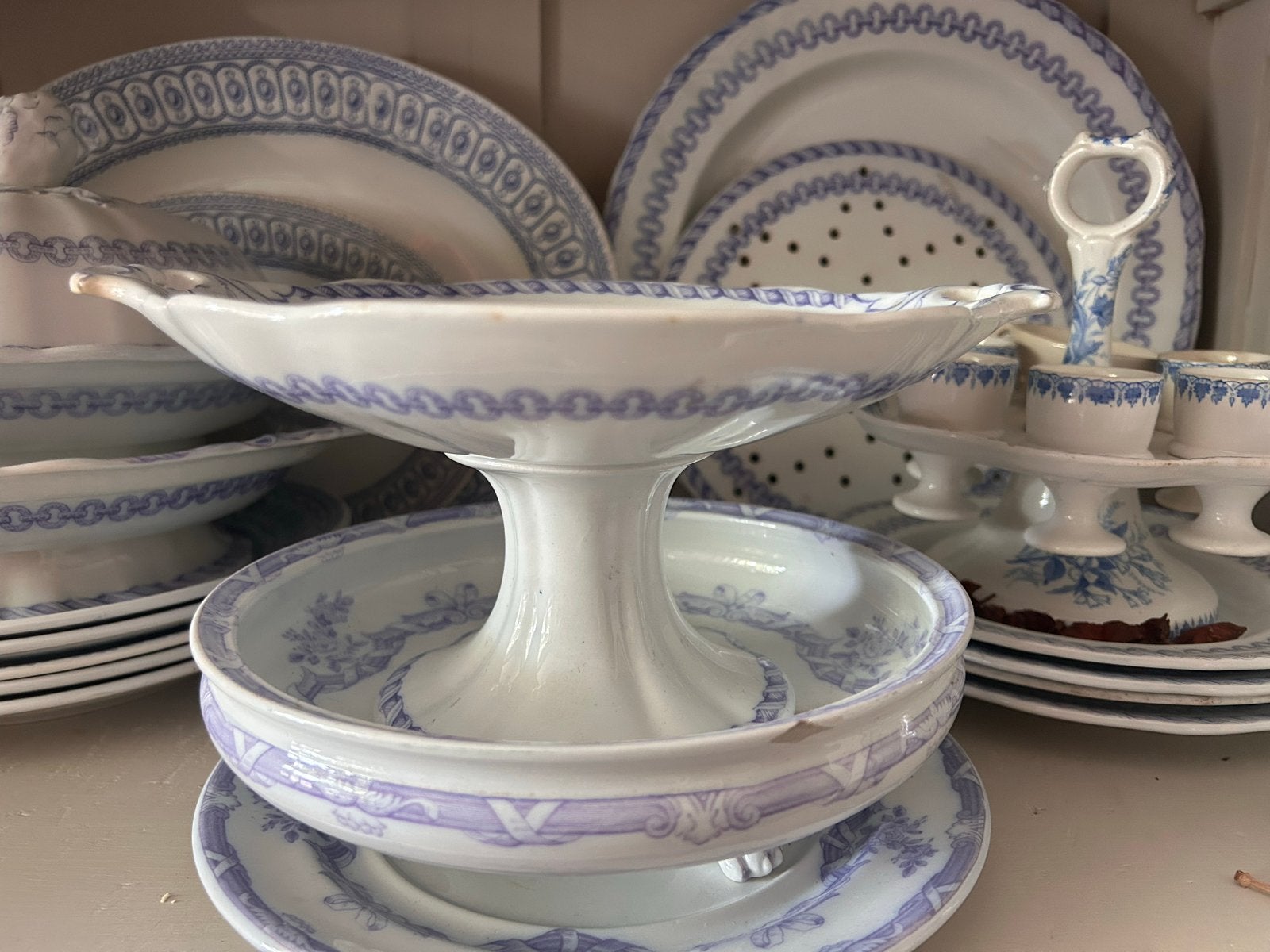 Antieke Maastrichtse aardewerk schaal met het decor Armenia, Ophalen of Verzenden