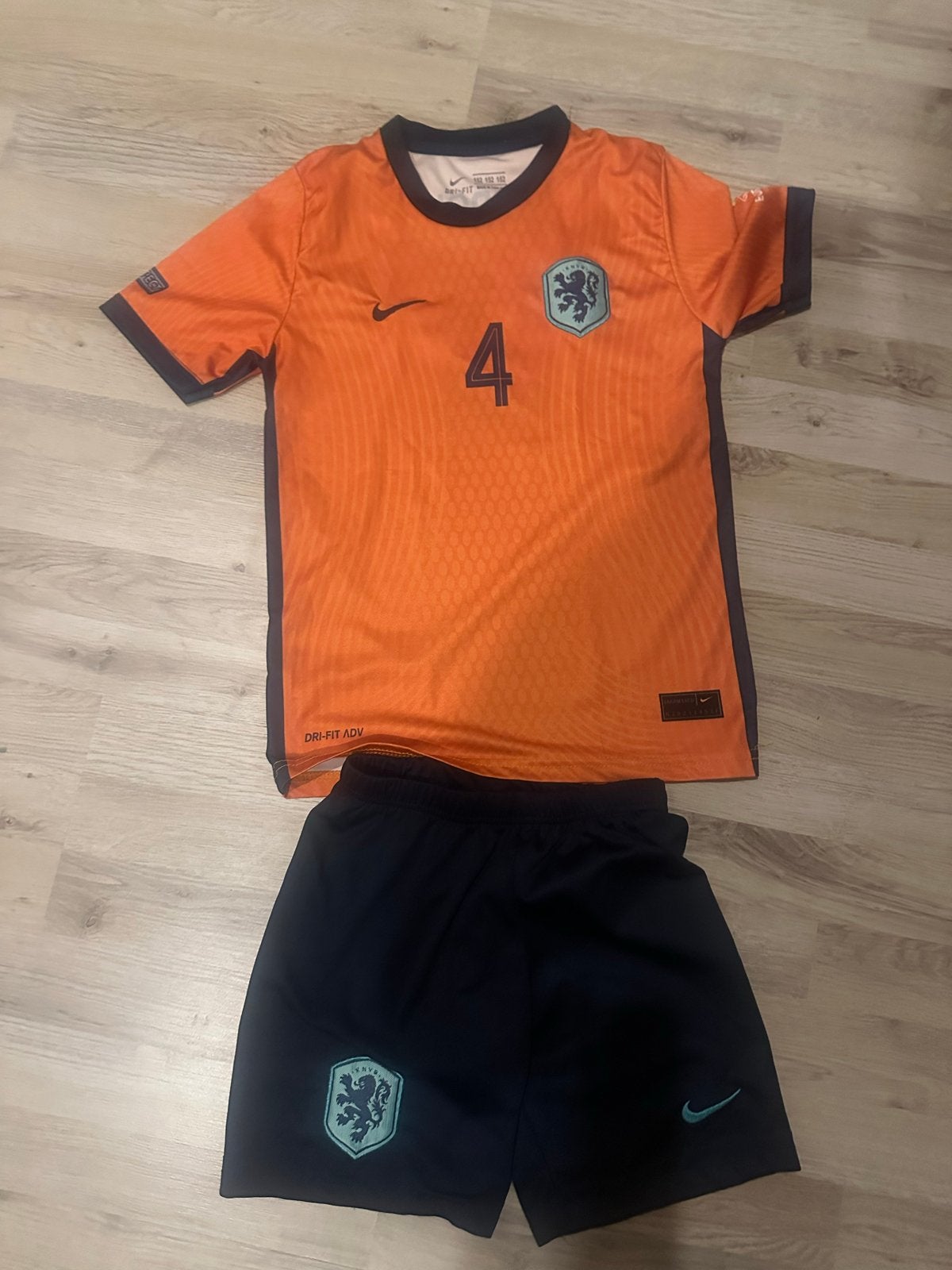Voetbaltenue maat 152, Ophalen of Verzenden, Zo goed als nieuw, Jongen, Sport- of Zwemkleding