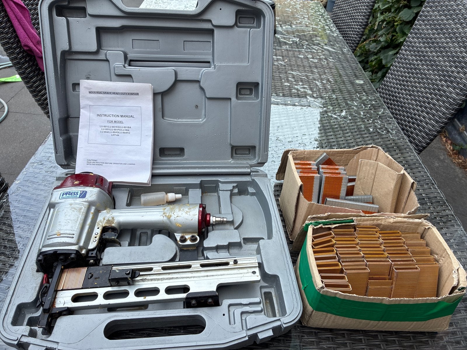 Press tacker met nietjes - Zo goed als nieuw, Ophalen of Verzenden, Zo goed als nieuw, Tacker/nietmachine, Overige merken