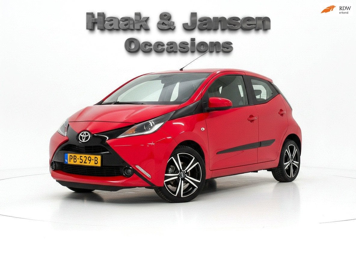 Toyota Aygo 1.0 VVT-i x - Infotainment - Camera - Airco, Auto's, Voorwielaandrijving, Gebruikt, Euro 6, Start-stop-systeem
