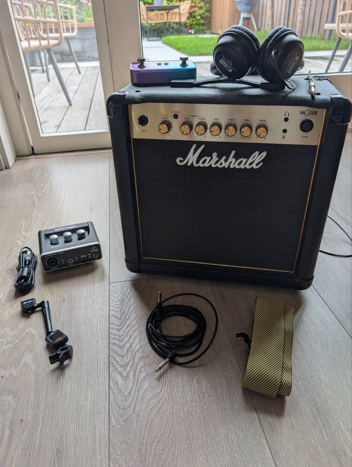 Marshall MG15R Gitaarversterker met veel accessoires, Ophalen, Zo goed als nieuw, Minder dan 50 watt