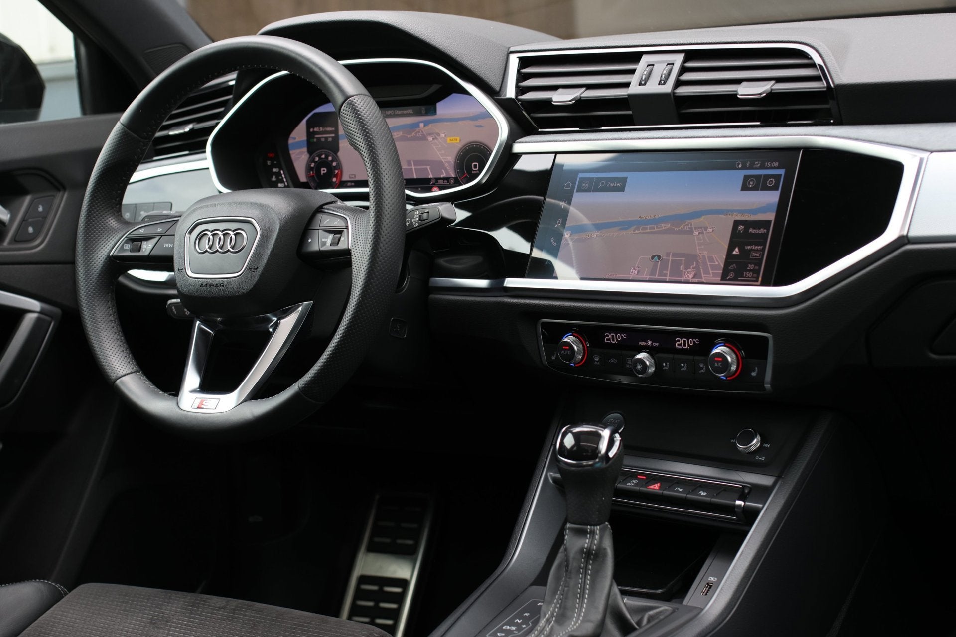 Foto 42 van Audi Q3 40 TFSI Quattro S-Line *Pano*360 Camera*Keyless*Trek