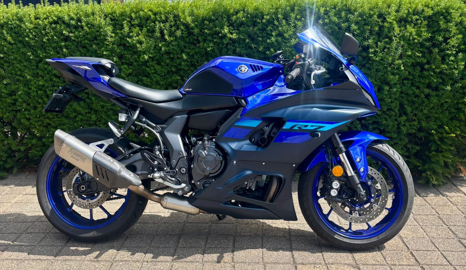 Yamaha R7 ABS 2025 | Blauw | 35KW | 6706KM | Bomvol opties!, Motoren, 2 cilinders, Gebruikt, Super Sport, Minimaal motorrijbewijs A2