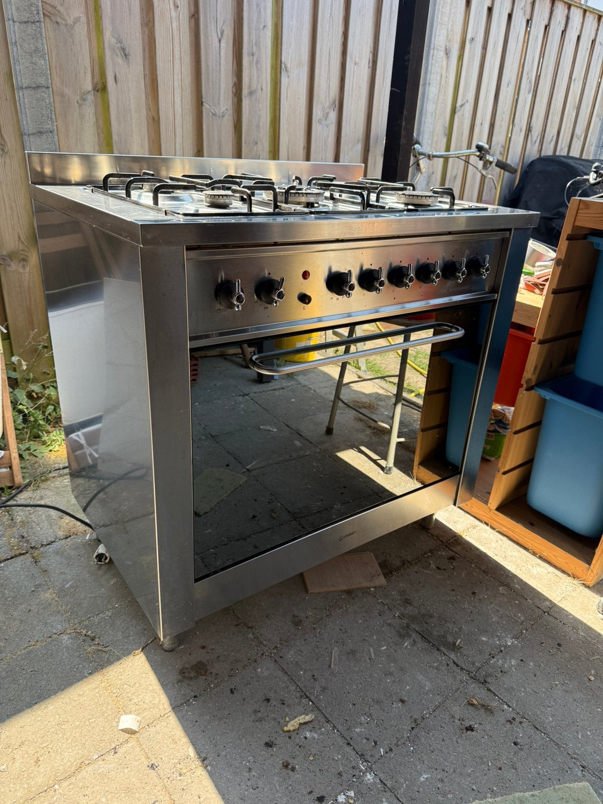 Indesit KP 9507 XE/0. Vrijstaand 5 pit gasfornuis met oven, Ophalen, Gebruikt, 60 cm of meer, Gas