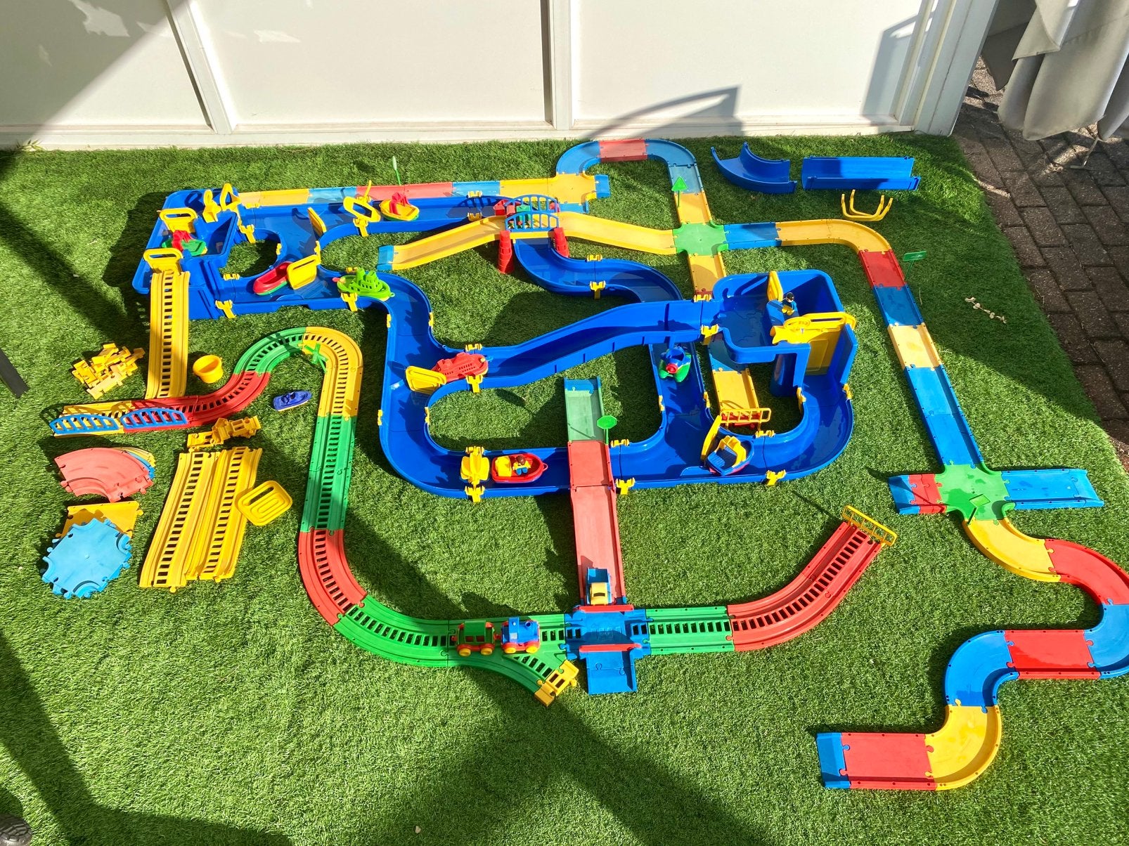 Waterbaan met pomp en extra Wader Toys trein en wegen set, Ophalen, Gebruikt