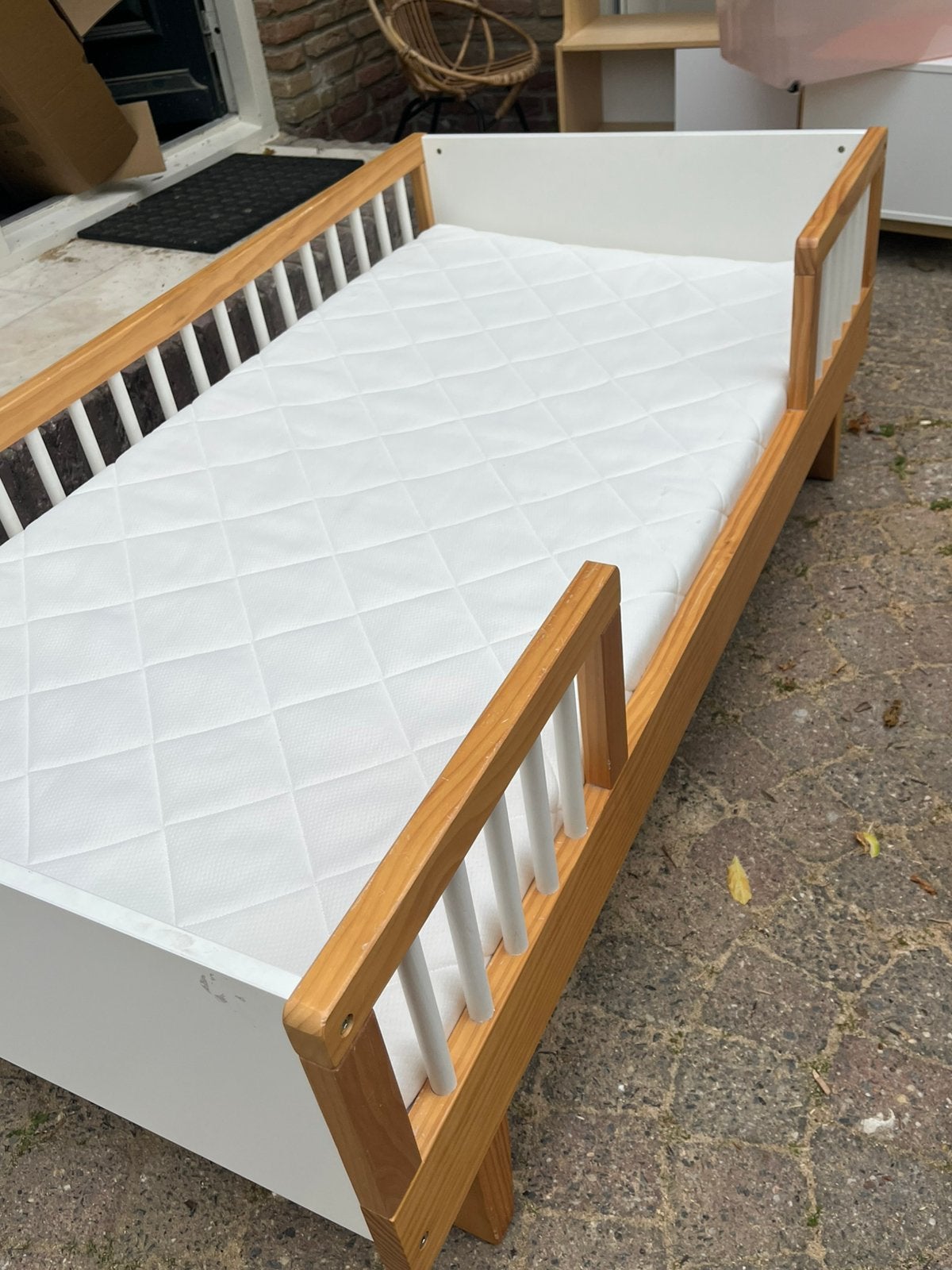 Bed, boekenkast en kist van Petite Amelie, Ophalen, Zo goed als nieuw